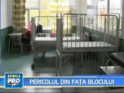Doua fetite in coma, din cauza unor pastile inghitite in fata blocului
