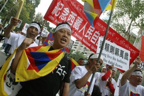 Proteste violente in Taiwan dupa vizita unui oficial chinez