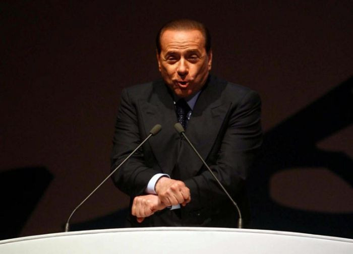 Berlusconi invidiaza "bronzul" lui Obama!