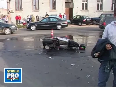Doi oradeni au ajuns la spital in urma unui accident cu scuterul