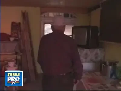 Din ciclul "Obiceiurile romanilor": electrocasnice vechi "la pastrare"!