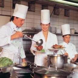 Bucatari tocmai din Franta pe litoralul romanesc!