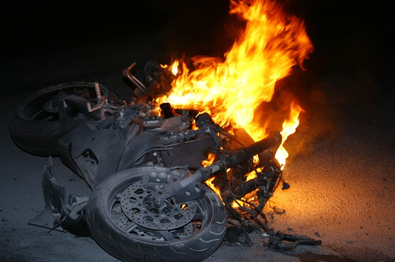 Panica in Cluj: magazin de motociclete si scutere, inghitit de flacari