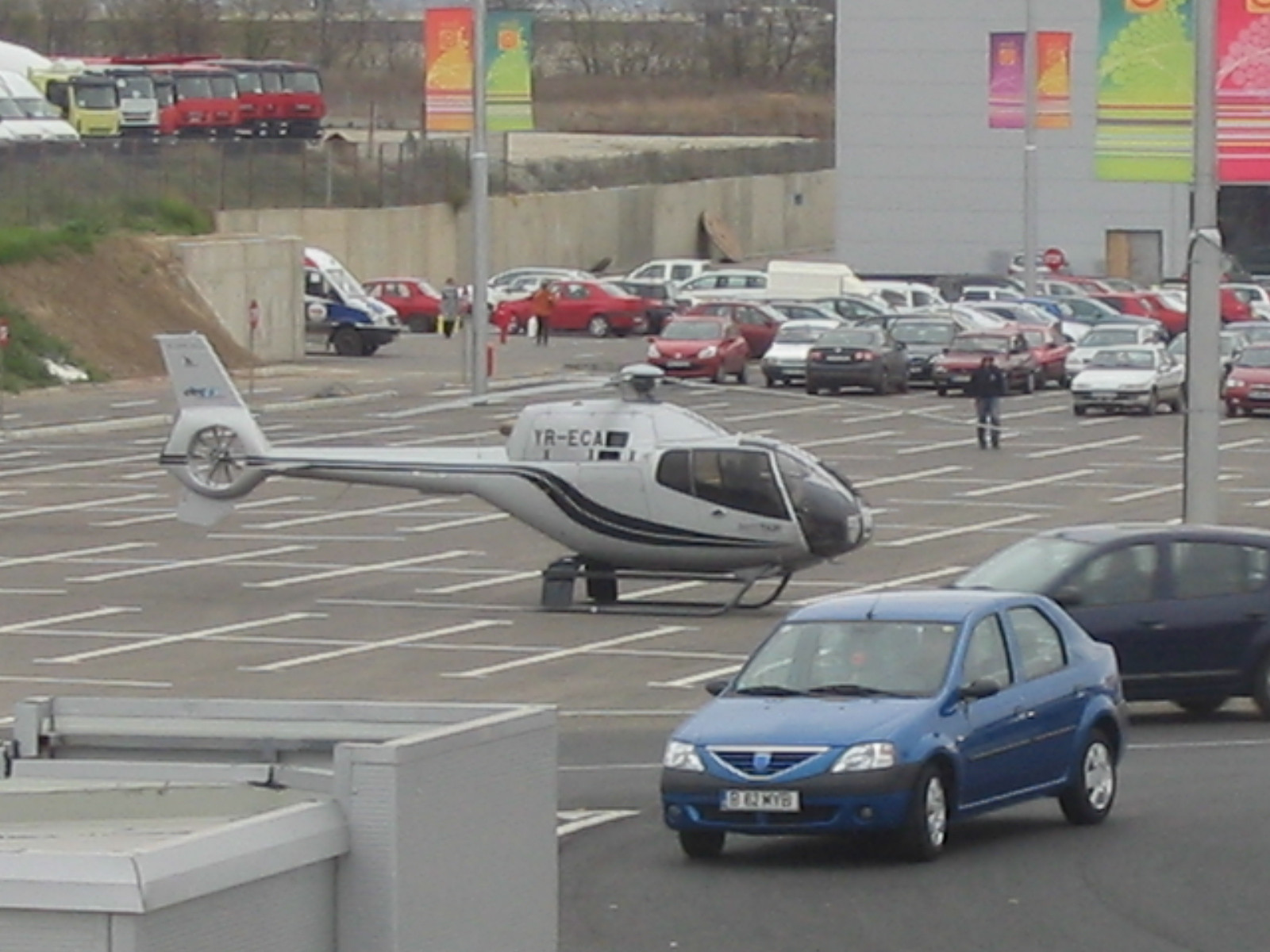 Fara elicoptere stationate in parcarile hypermarketurilor!