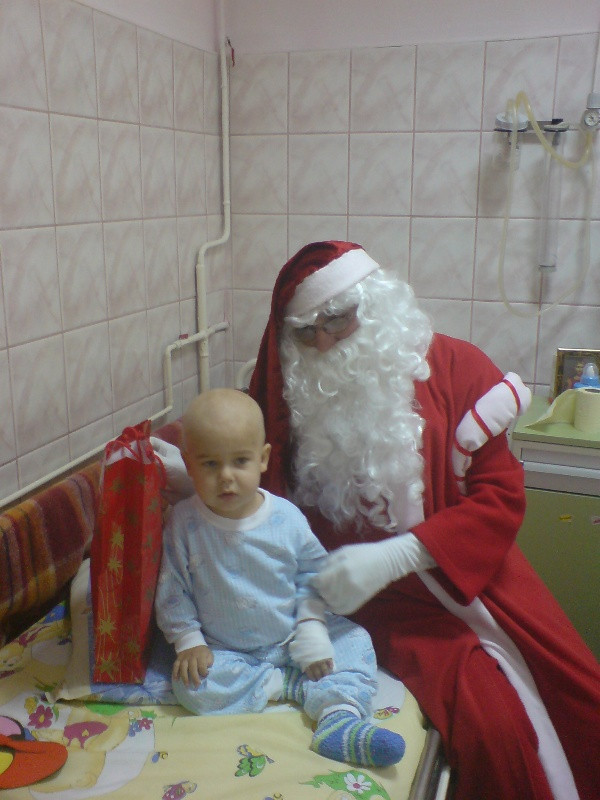 Un copil de 3 ani, care sufera de leucemie, are nevoie de tine!