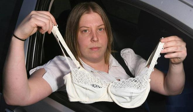 O chelnerita injunghiata a fost salvata de la moarte de sutien!