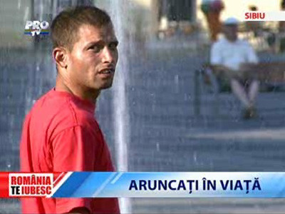 "Romania, te iubesc!": Se trezesc singuri, intr-o lumea prea mare pentru ei