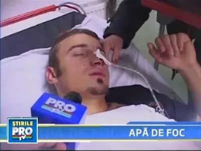 A baut diluant, dintr-o sticla in care ar fi trebuit sa fie apa plata!