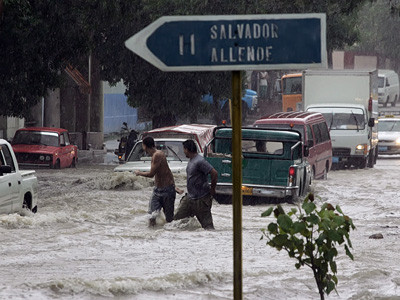 Ploile torentiale si vantul puternic au lovit fara incetare sudul Cubei