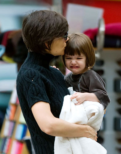 Micuta Suri Cruise se stramba la muzeu