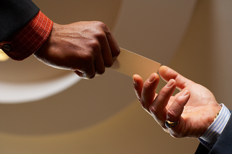 Camera adopta o propunere legislativa privind introducerea tichetelor de masa in format electronic