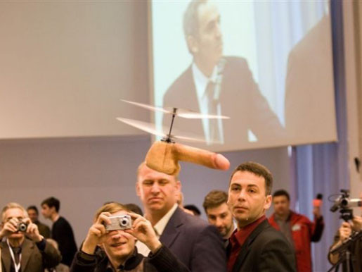 Stiati ca si penisurile zboara?