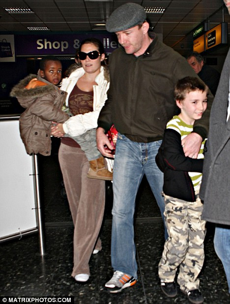 Madonna il terorizeaza pe Guy cu regulile