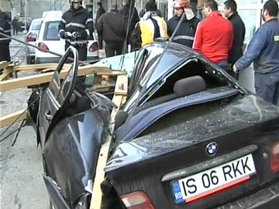 S-au gasit primii vinovati in cazul macarelei prabusite la Iasi