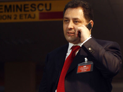 Vanghelie a ramas fara o masina! I-au furat-o hotii si n-a recuperat-o