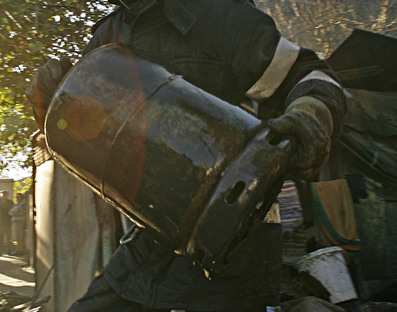 Incendiu la Iasi, intr-o locuinta in care se aflau doua butelii!