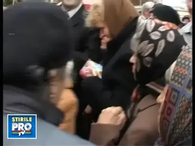 Au uitat de cele sfinte si s-au calcat in picioare pentru pomana!