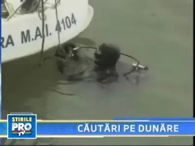 S-a inecat in Dunare, dupa ce s-a rasturnat cu excavatorul!