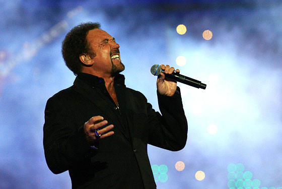 Tom Jones: Nu mai aruncati cu chiloti in mine!