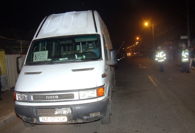 Soferi buzoieni de maxi-taxi, certati cu legea!