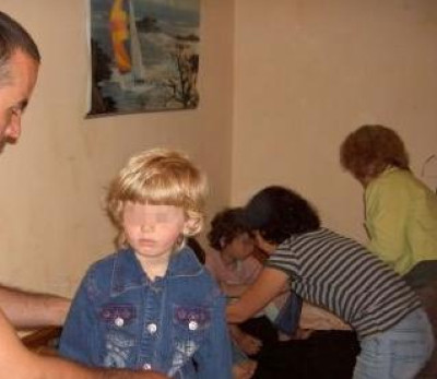 Minorii smulsi din randul Vidrenilor, hartuiti de propriul tata