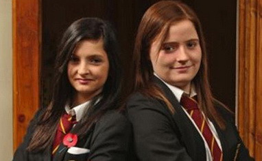 O fata a fost pedepsita pentru ca si-a vopsit parul!