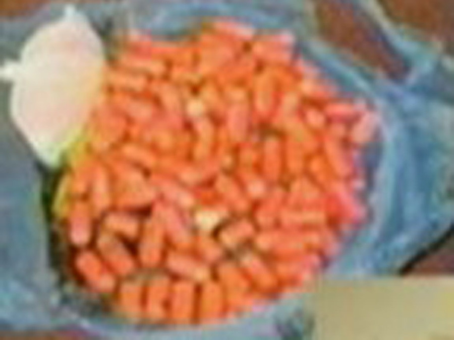 Prinsi cu cate un kilogram de cocaina in stomac!