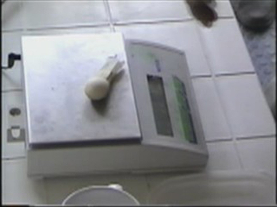 Un tanar din Vaslui "asculta" la casetofon ritmuri... de cocaina si canabis