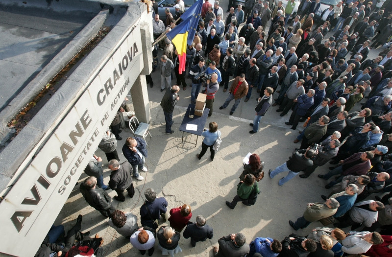 75% dintre angajatii Fabricii de Avioane din Craiova, trimisi acasa!