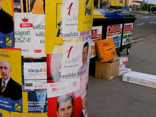 Afisele care plagiau sloganul si sigla PD-L, date jos