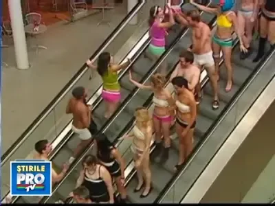 Oameni dezbracati in gara!