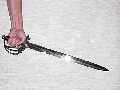 Au jefuit un magazin de bijuterii inarmati cu un pistol si o sabie!