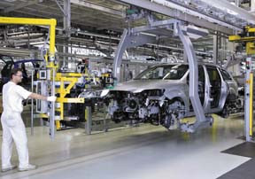 Vizita prezidentiala la Dacia Mioveni. Basescu analizeaza situatia