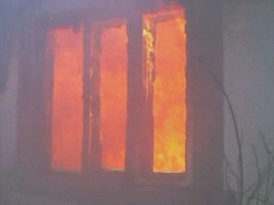 Incendiu devastator la o magazie dezafectata din Gara Sud Pitesti