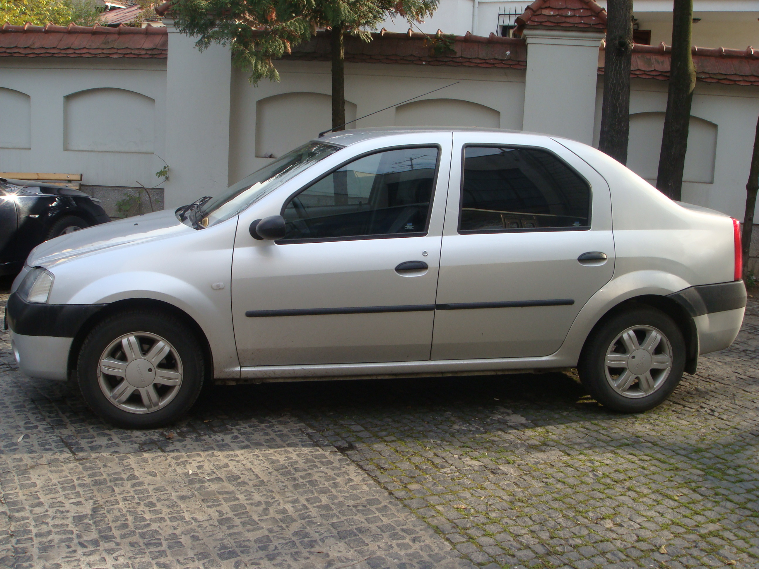 La plimbare cu Loganul! Basescu sustine ferm produsele autohtone