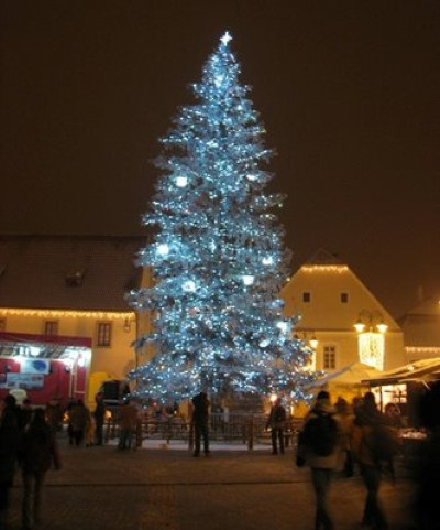 O lume de poveste! S-a deschis Targul de Craciun de la Sibiu