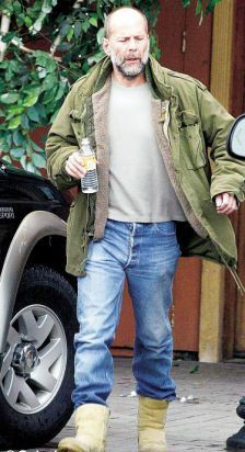 Vezi in ce si-au bagat picioarele barbatii de la Hollywood