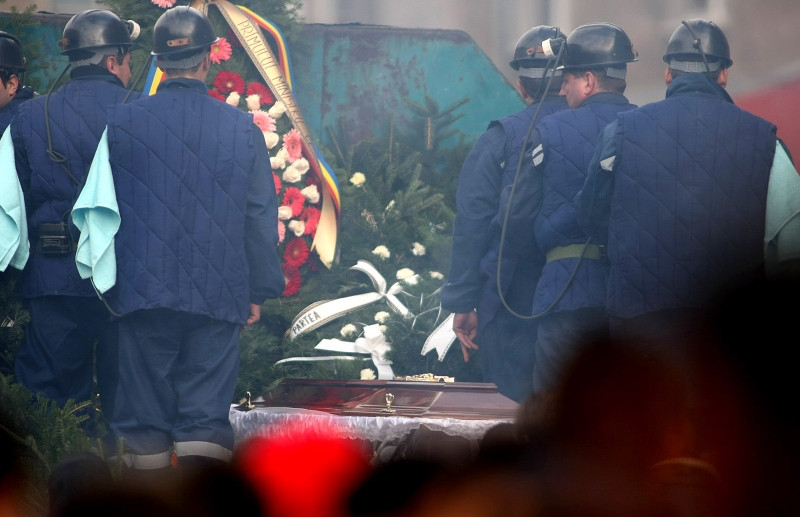 Alti patru mineri au fost condusi pe ultimul drum in Valea Jiului