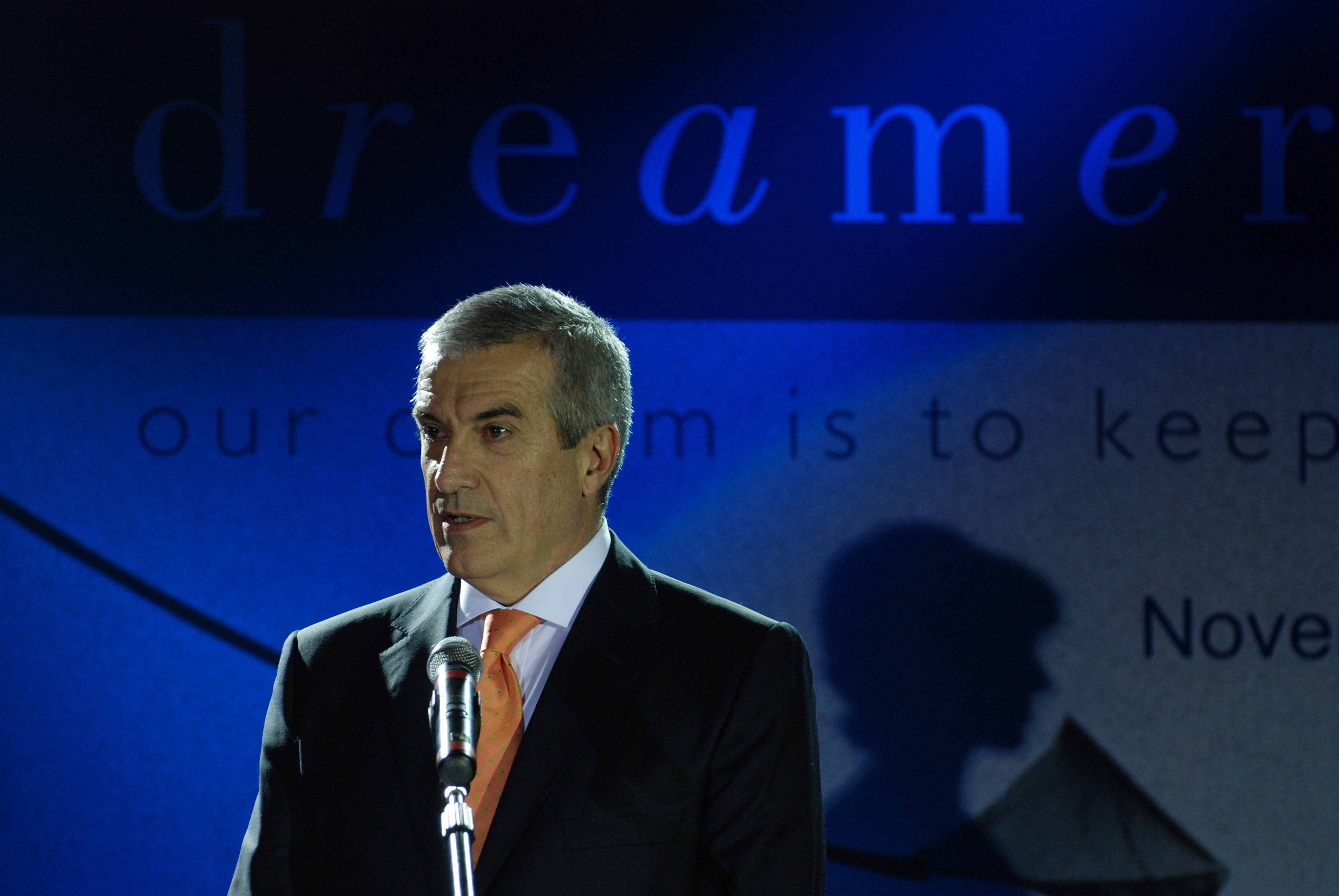 Tariceanu, la sfat de taina cu mai multi lideri liberali