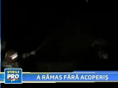 Iarna rece pentru o femeie din Gorj. Acoperisul casei a fost mistuit de foc