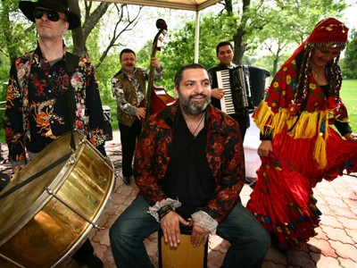 Damian Draghici face concert cu 300 de artisti