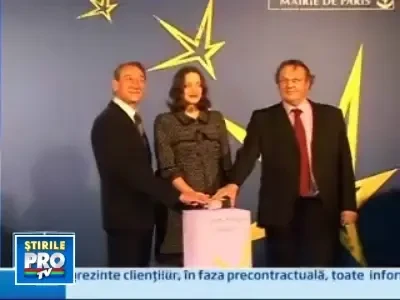 Feerie la Paris! S-au aprins luminitele de Craciun