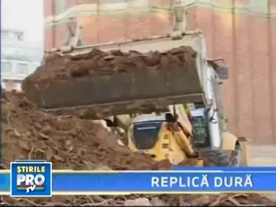 Gardul unei biserici din Craiova, daramat dupa o revelatie a primarului