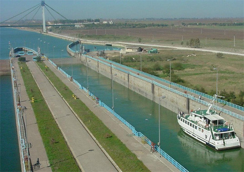 Incident pe Dunare din cauza vantului puternic