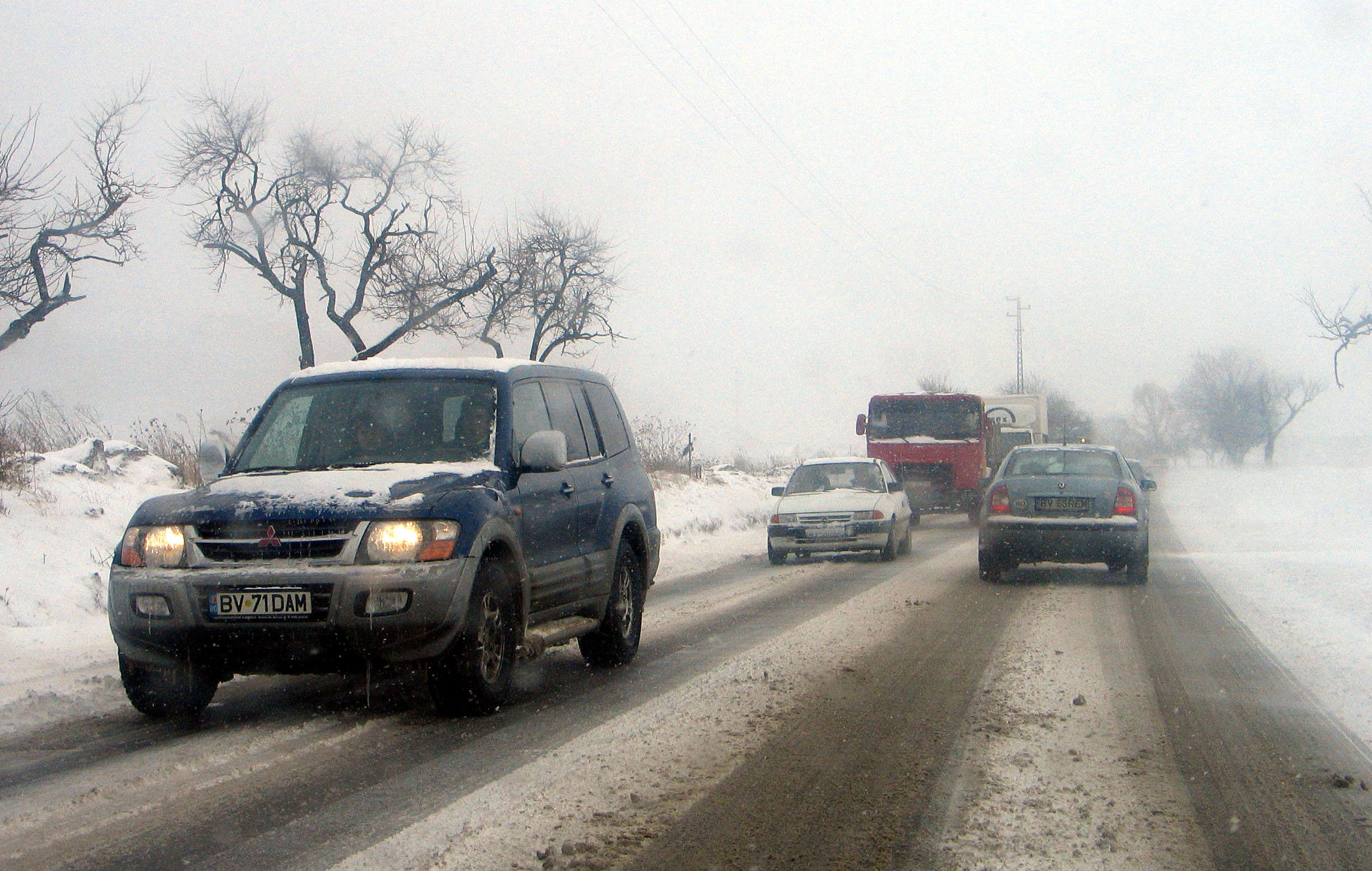 Cautarile turistilor rataciti in Bucegi au fost oprite pana marti dimineata