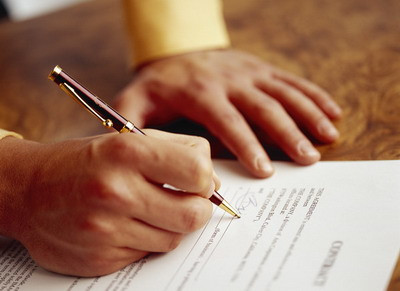 Notarii baga mai putini bani in buzunarul statului