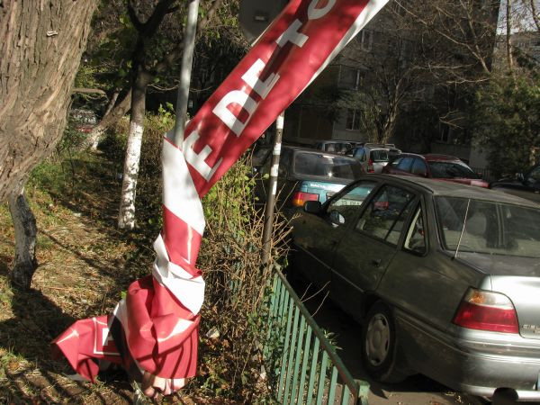 Bate vantu' afisu-n dunga!