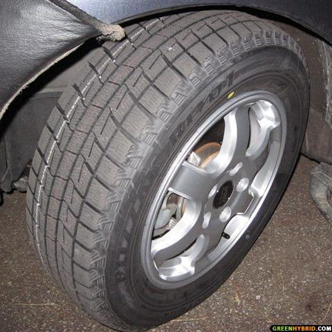 Accident teribil A ramas fara o roata la masina in timpul mersului