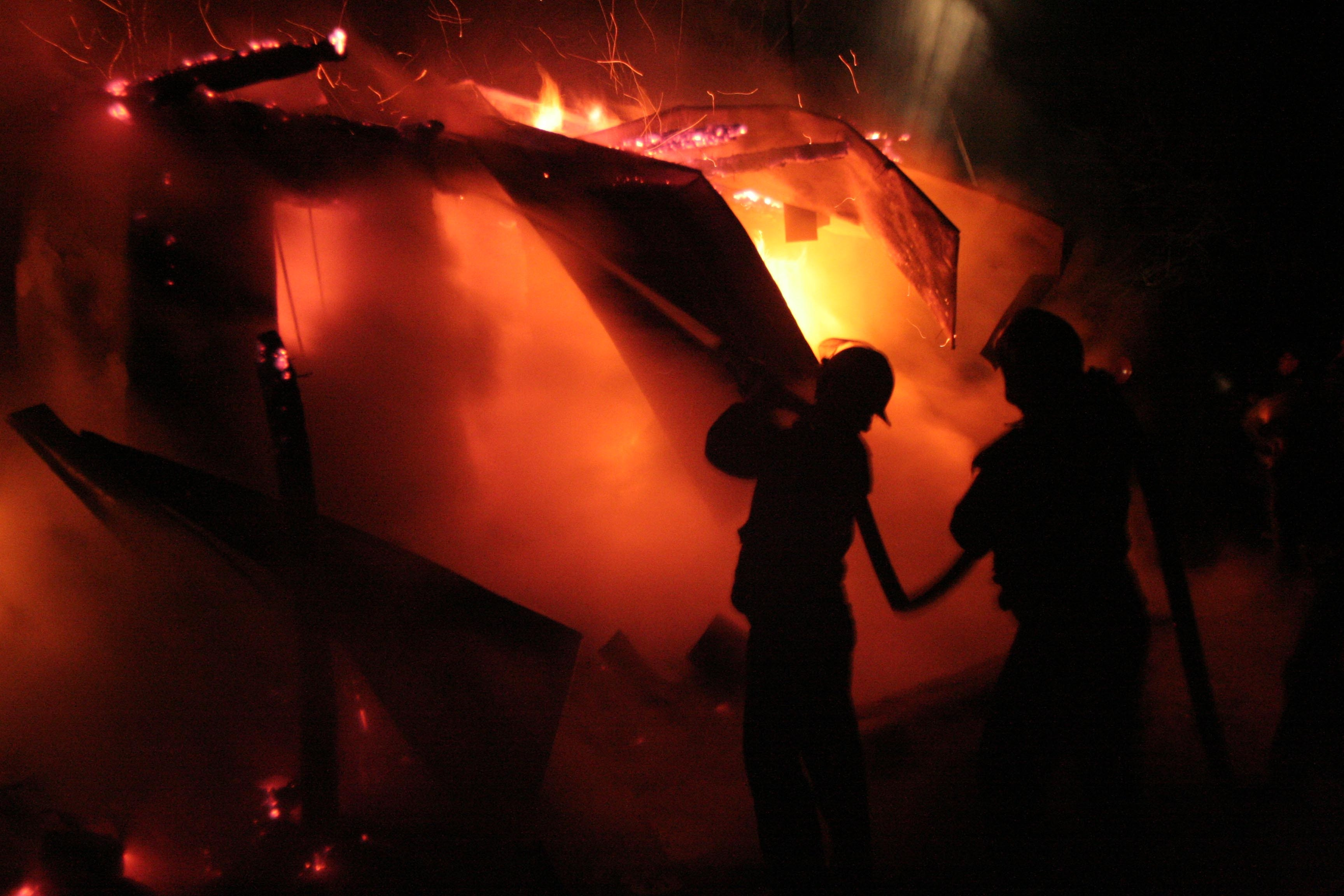 A pierit arsa de vie in casa in care a locuit o viata intreaga