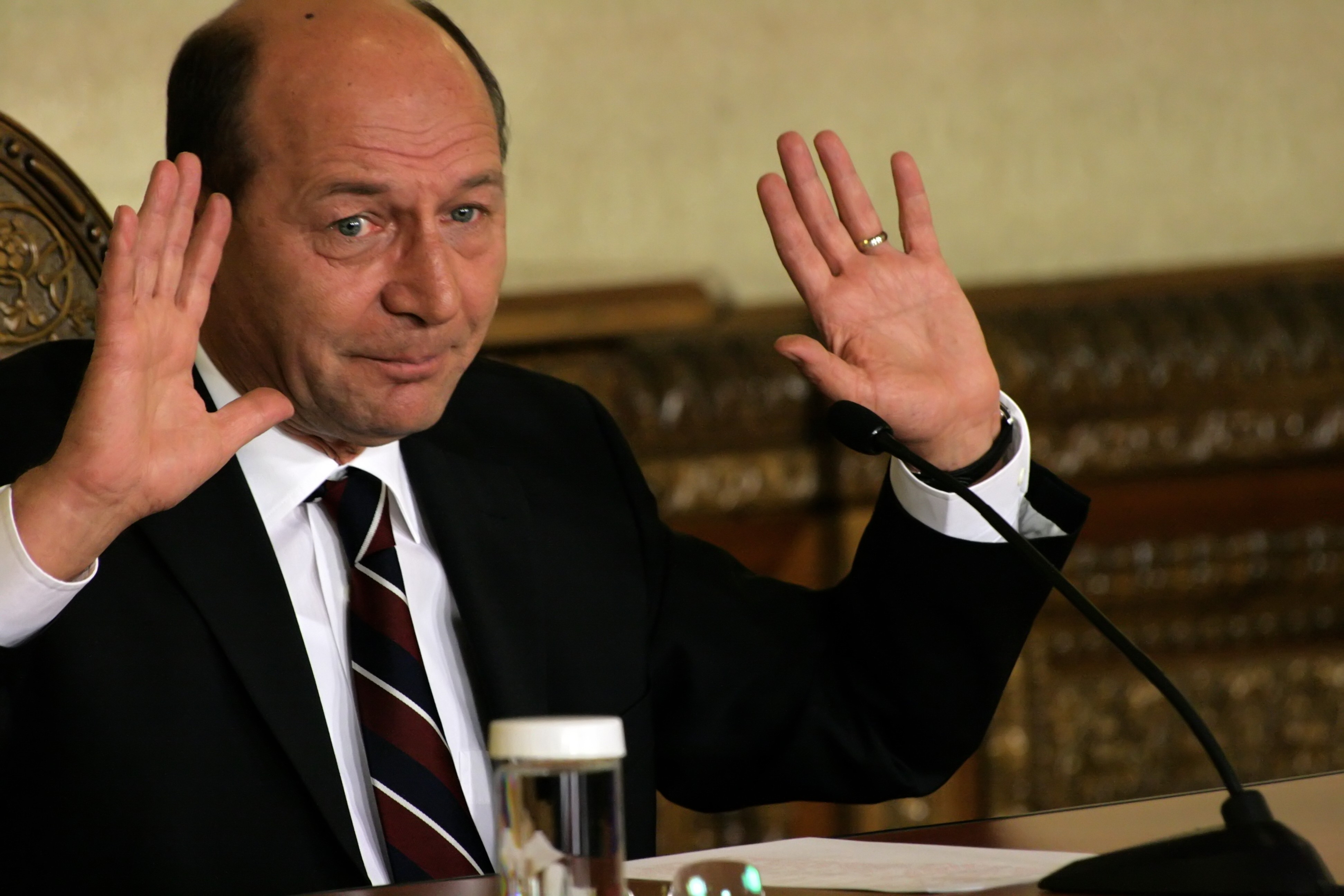 Traian Basescu vs. ONG-uri! S-au dezbatut codurile juridice!